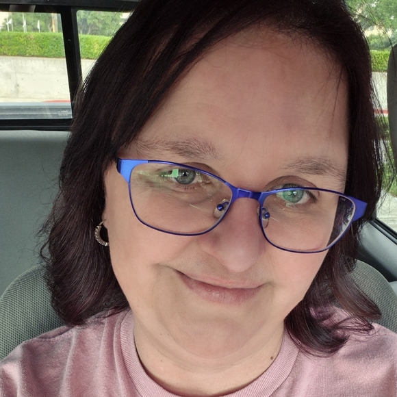 Meet your Posher, Sarah - Picture 2 of 2